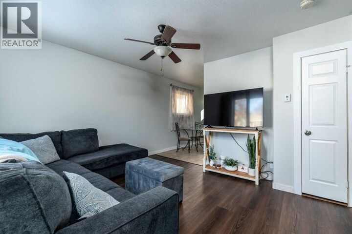 Property Photo:  4821 47 Street  SK S9V 0K2 