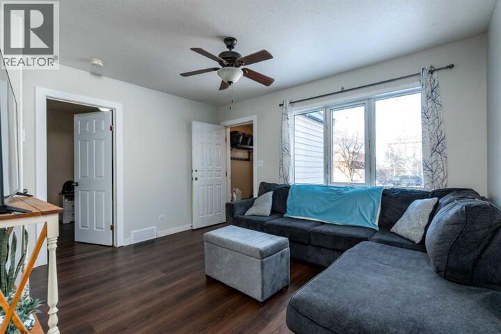 Property Photo:  4821 47 Street  SK S9V 0K2 