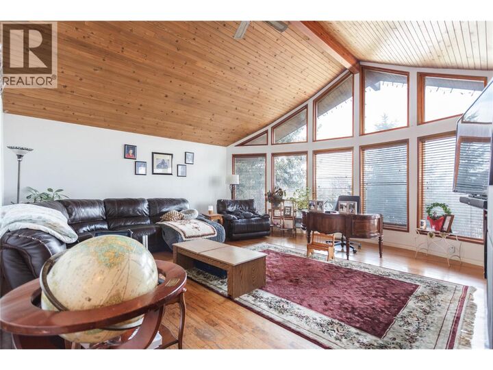 Property Photo: 164 Cliffview Drive BC V4Y 4C1