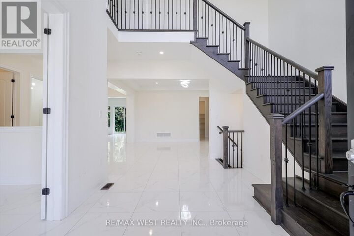 Property Photo:  106 Silk Twist Drive  ON L9N 0W4 