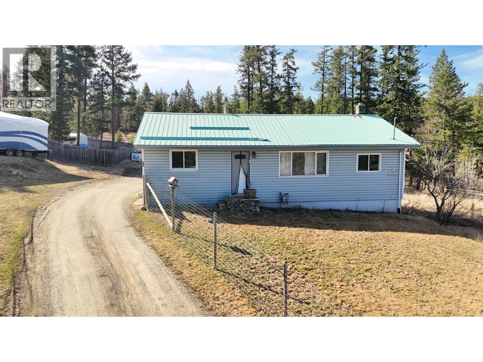 Property Photo: 915 Dog Creek Road BC V2G 3G5
