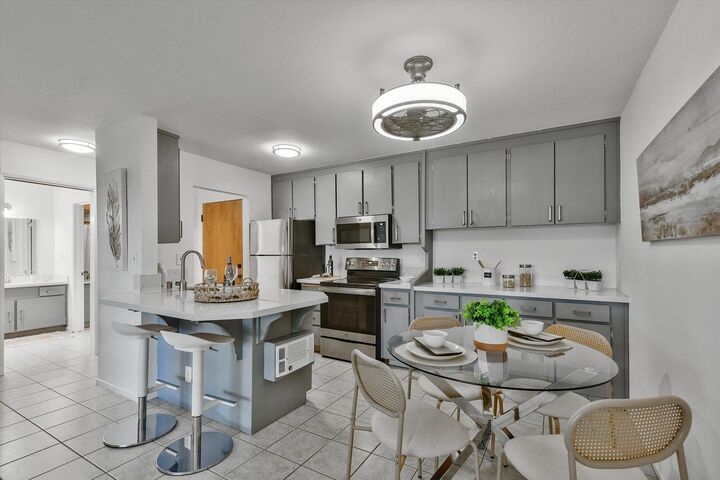 Property Photo: 955 Shorepoint Ct 216 CA 94501