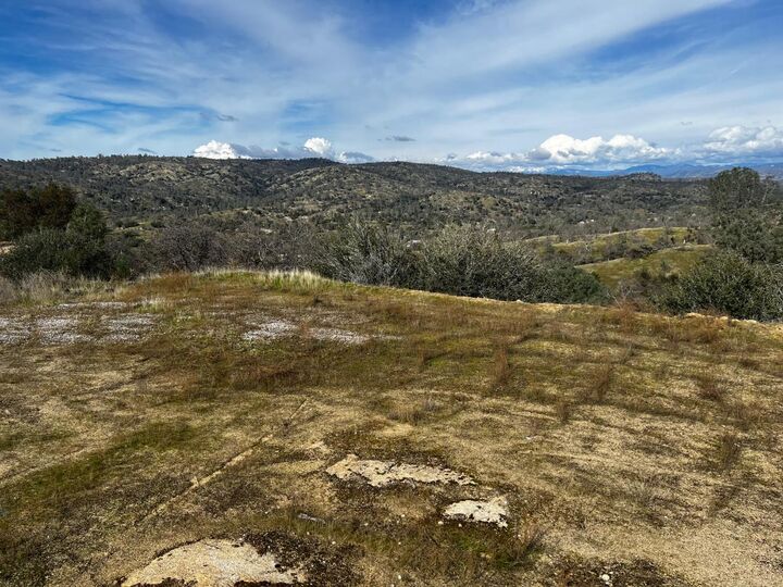 Property Photo: 1572 Lilley Mountain Drive CA 93614