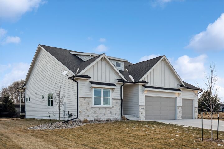 Property Photo:  2005 NE 19th Street  IA 50021 