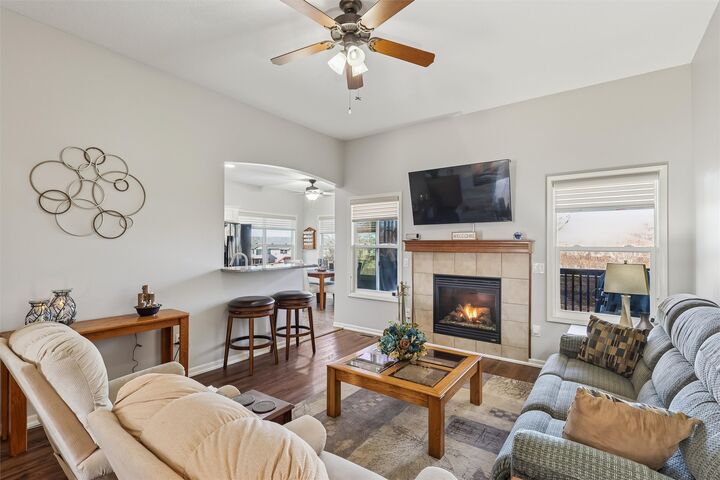 Property Photo:  10103 N Glenstone Court  IA 50131 