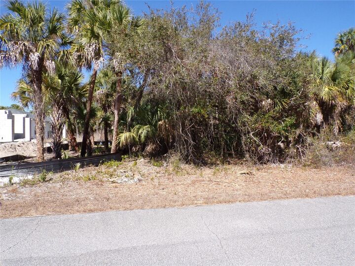 Property Photo:  Las Almanos Avenue  FL 34288 