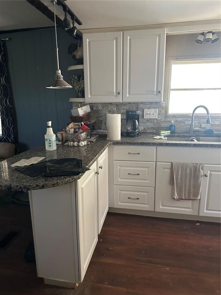 Property Photo:  1429 Hemlock Avenue  FL 33950 