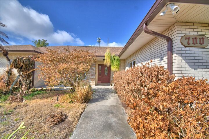 Property Photo:  700 McKay Drive  FL 33844 