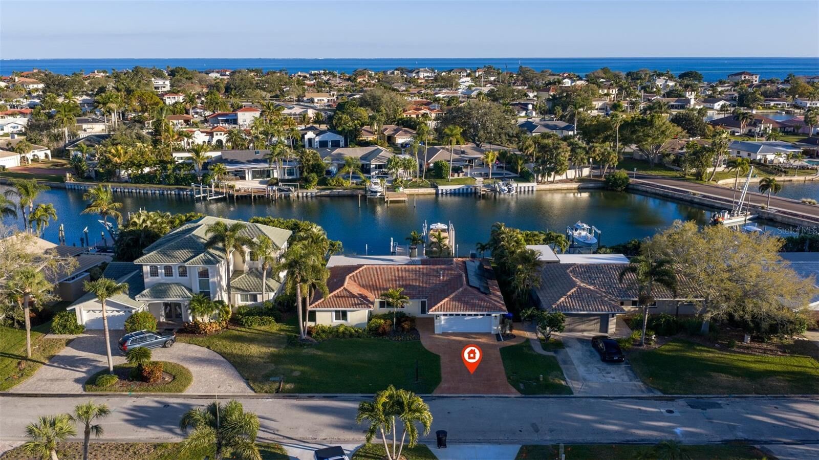 Property Photo: 2024 Massachusetts Avenue NE FL 33703