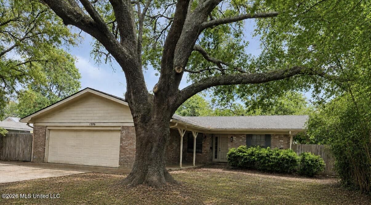 Property Photo:  1306 Short Avenue  MS 39567 