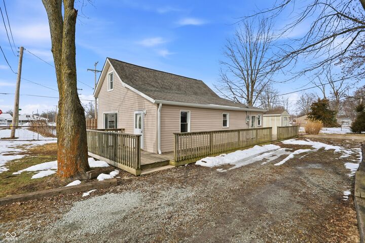 Property Photo:  1008 E 7th Street  IN 46140 