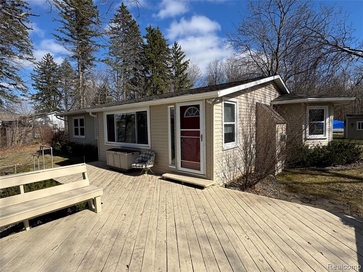 Property Photo:  4028 Loon Lake Court  MI 48451 9456 