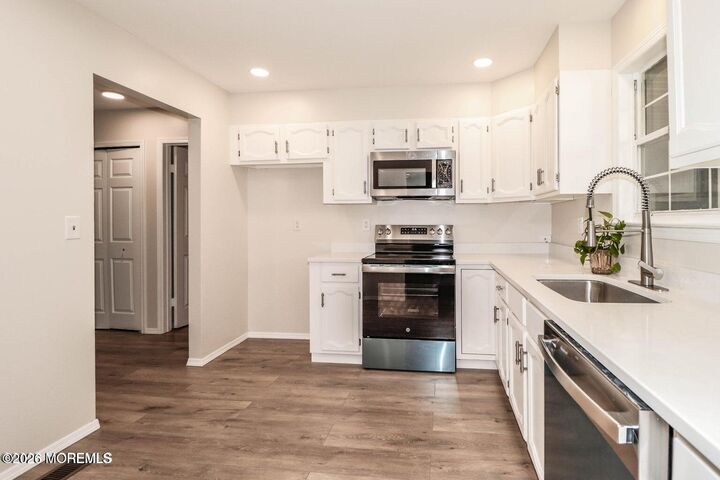 Property Photo:  8E Benjamin Franklin Drive  NJ 08831 