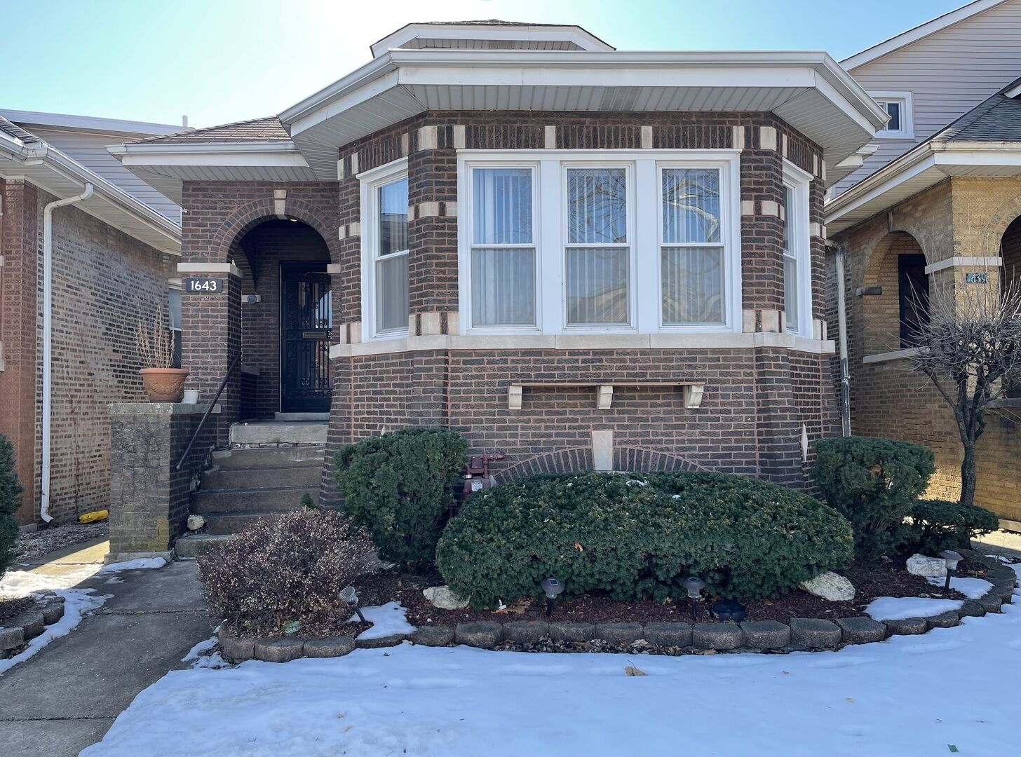 Property Photo:  1643 E 86th Street  IL 60617 