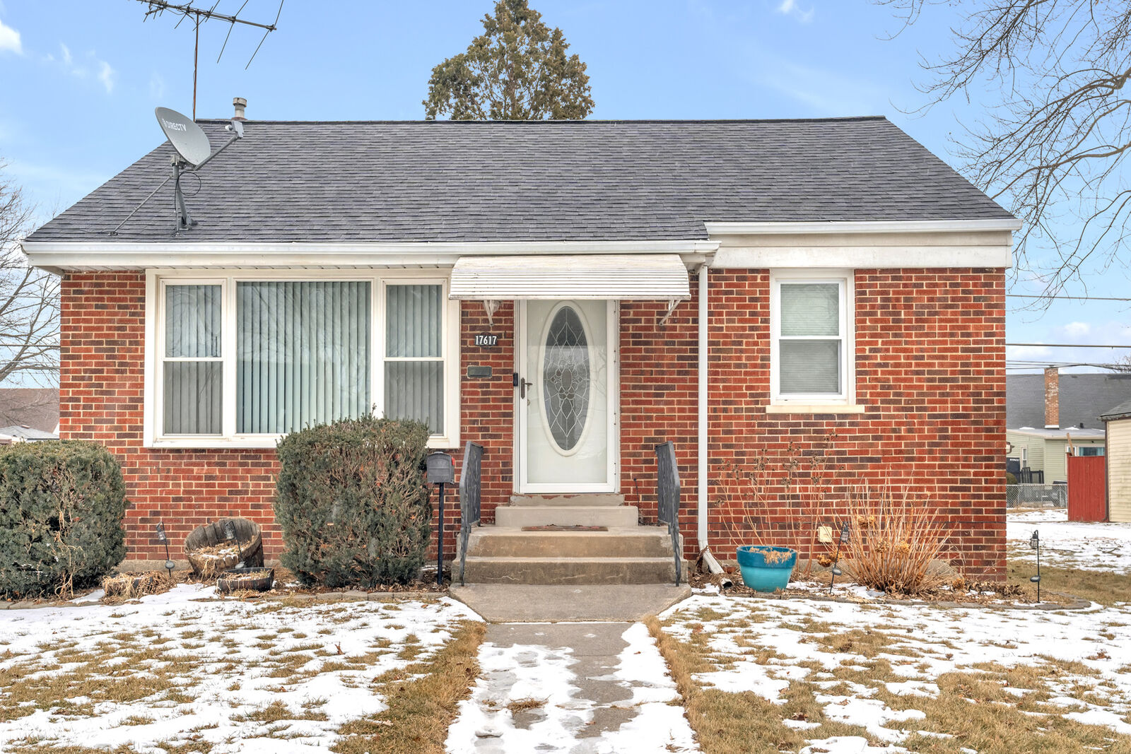 Property Photo:  17617 Burnham Avenue  IL 60438 