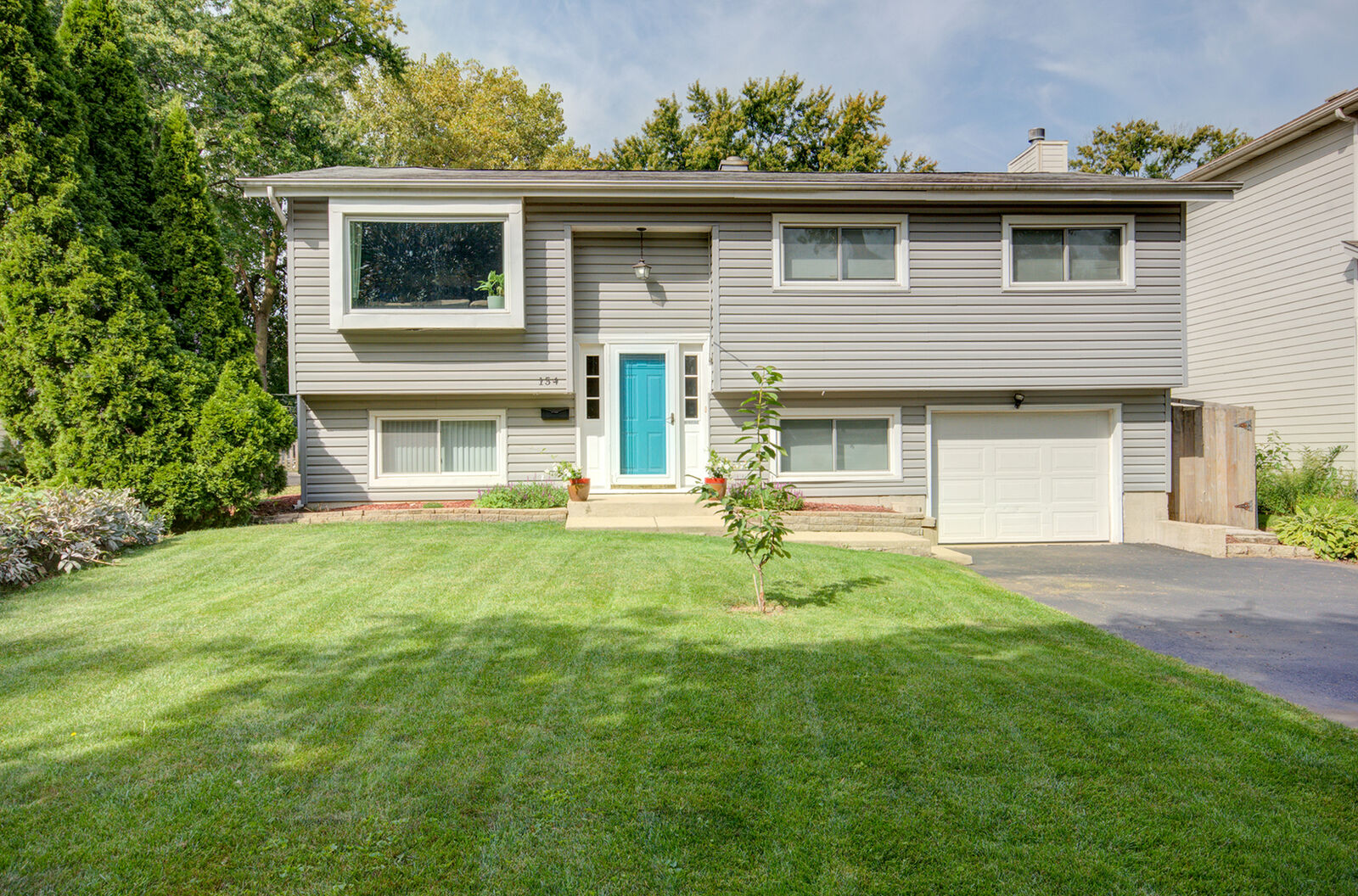 Property Photo:  154 S Ellyn Avenue  IL 60137 