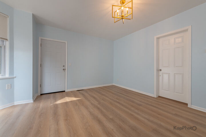 Property Photo:  2821 S Emerald Avenue 1R  IL 60616 