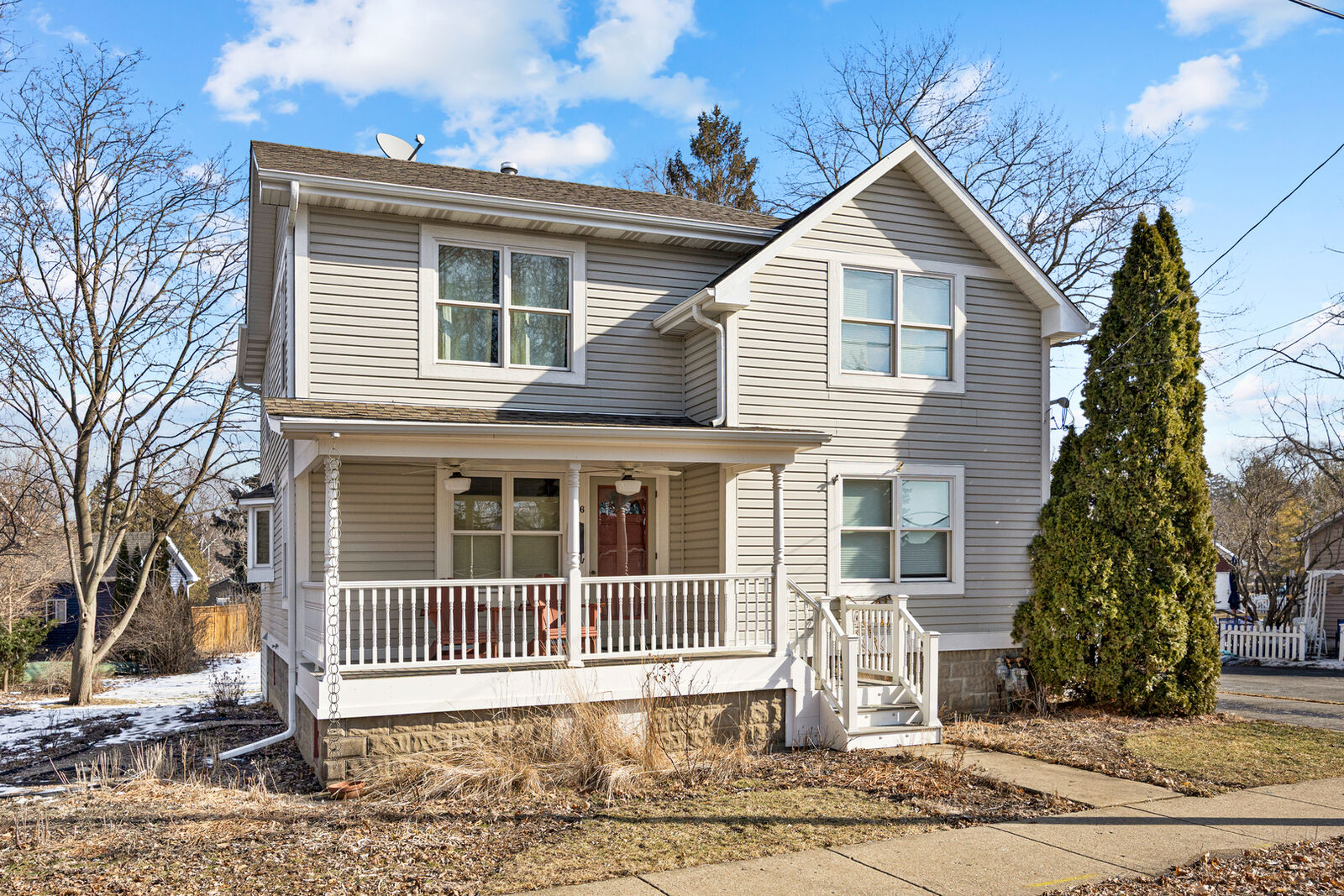 Property Photo:  206 Water Street  IL 60118 