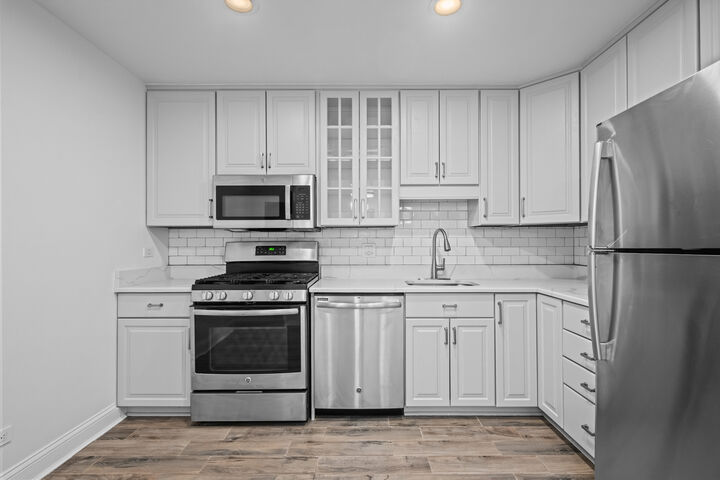 Property Photo: 525 S Cleveland Avenue 104 IL 60005