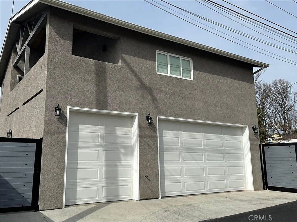 Property Photo:  5736 Pickering Avenue  CA 90601 