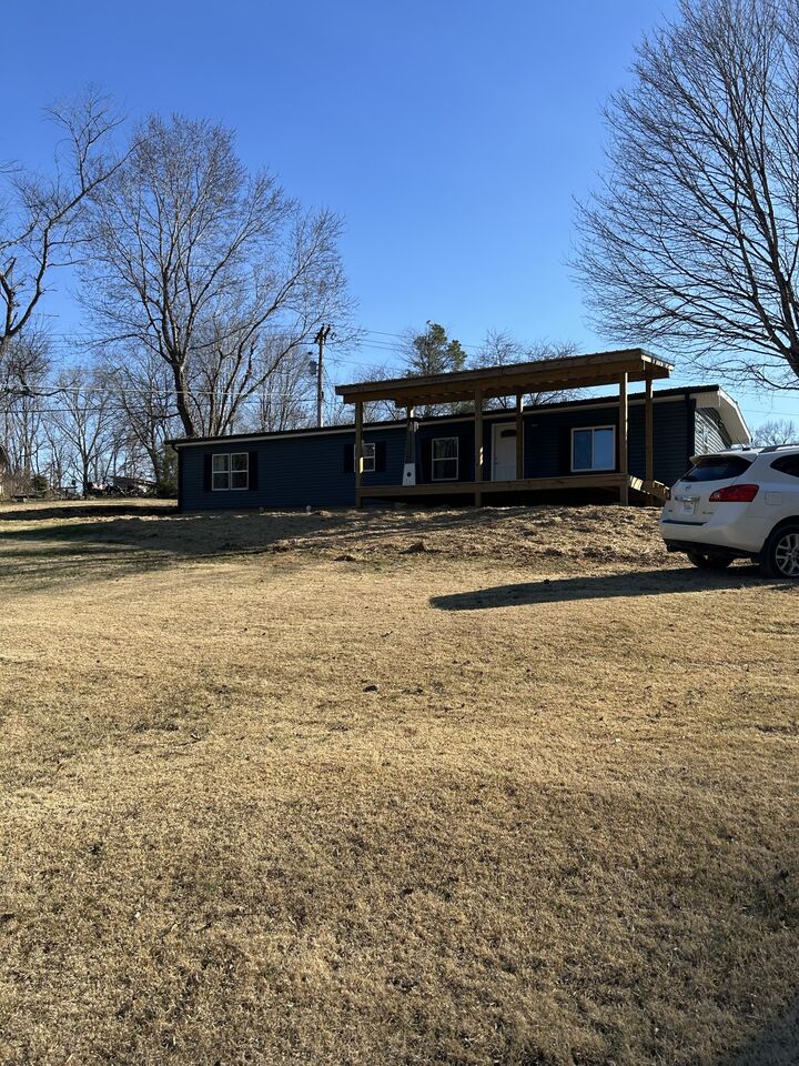 Property Photo: 1625 Highway 48 S TN 37055