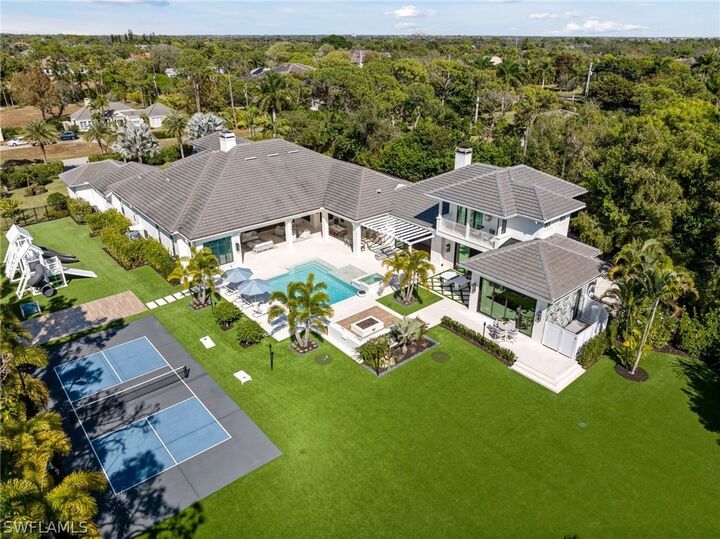 Property Photo: 186 North Street FL 34108