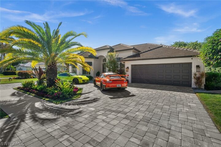 Property Photo:  985 Spanish Moss Trail  FL 34108 