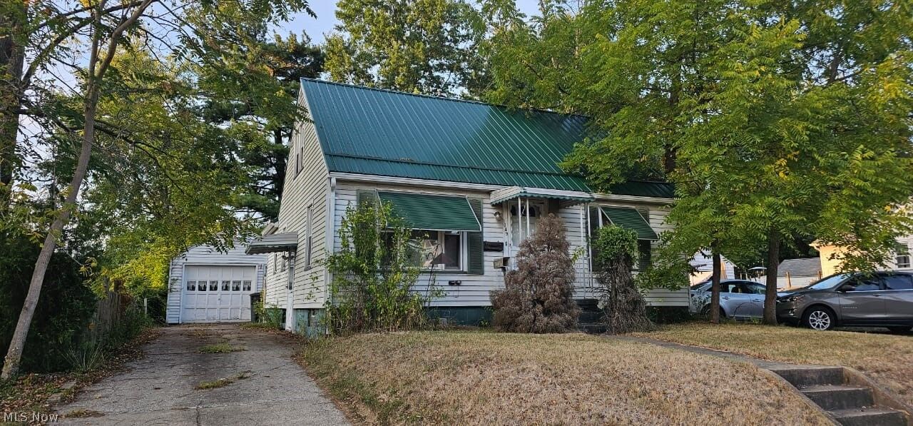 Property Photo: 1049 McKinley Street NE OH 44483