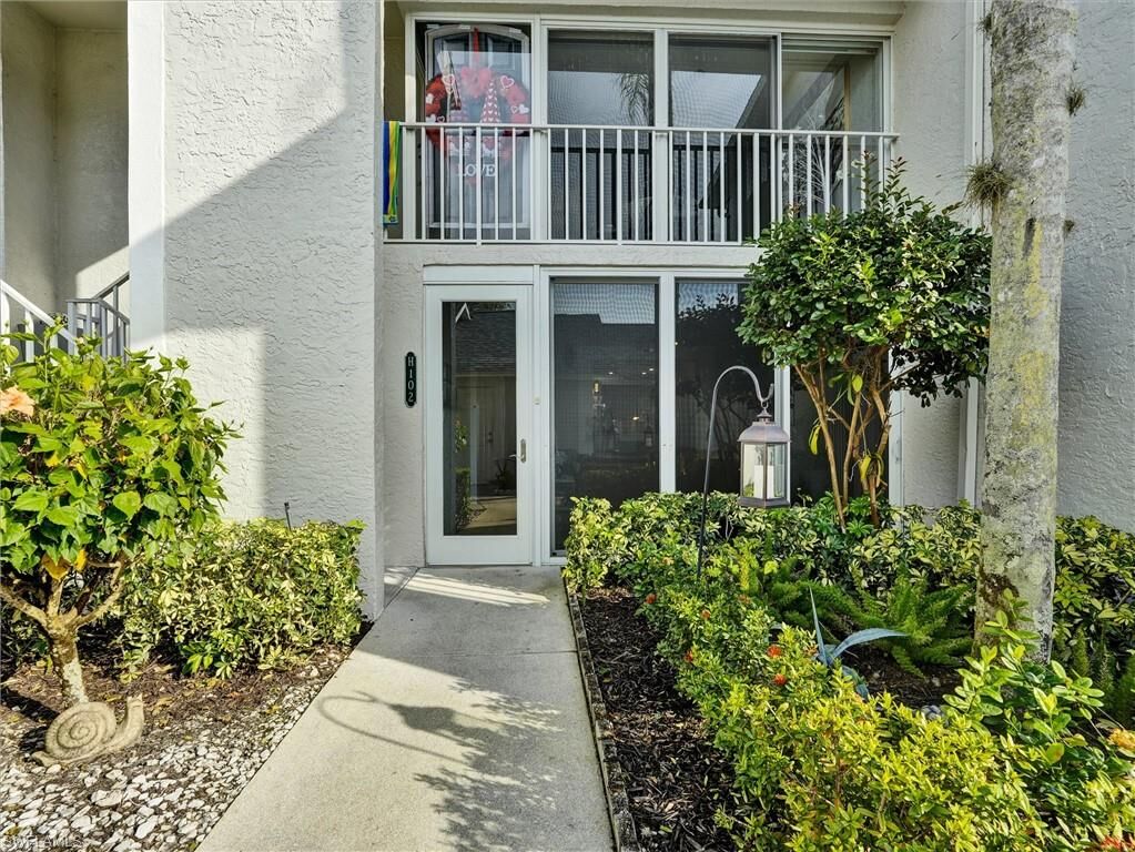 Property Photo: 458 Country Hollow Ct H102 FL 34104