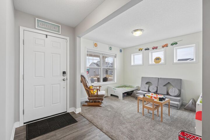 Property Photo:  1360 Chestnut Circle  MN 55315 