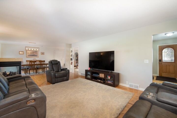 Property Photo: 232 W Skyline Court MN 56001