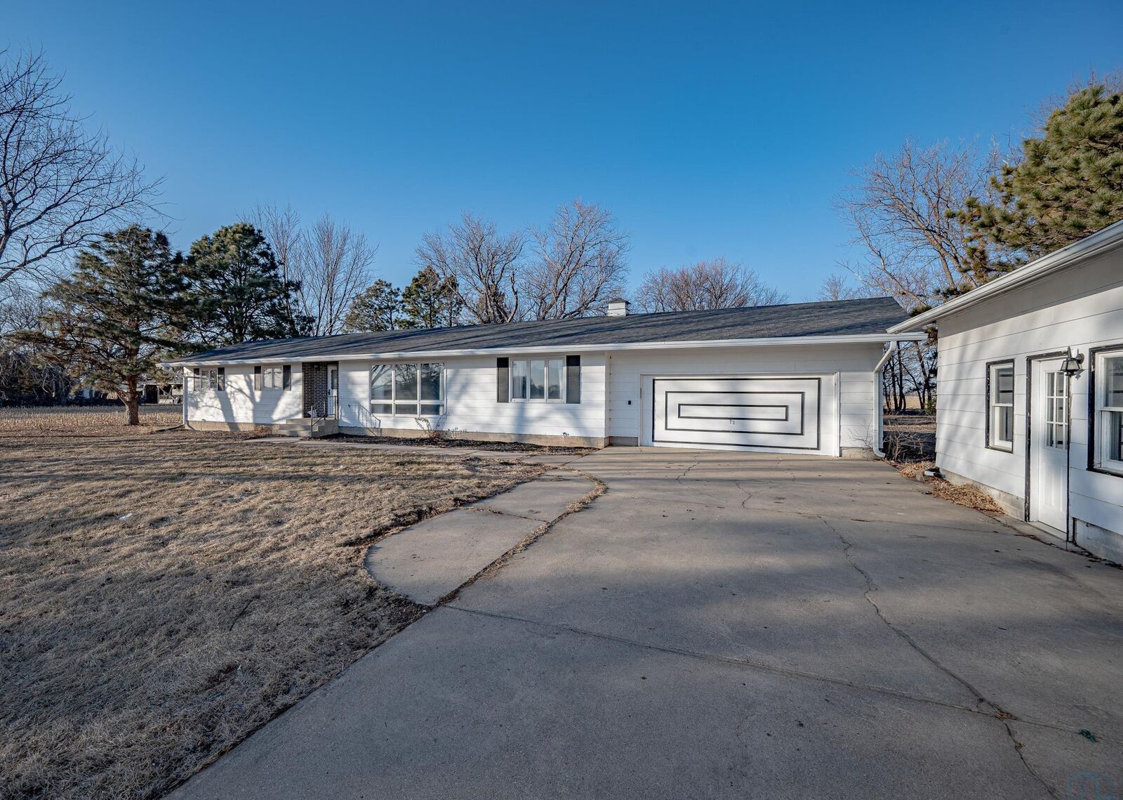 Property Photo: 531 Highway 35 NE 68731