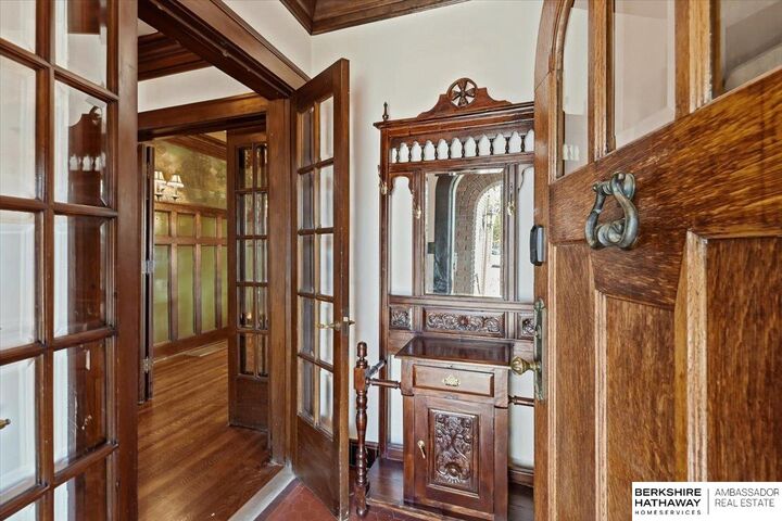 Property Photo:  903 Mercer Boulevard  NE 68131 