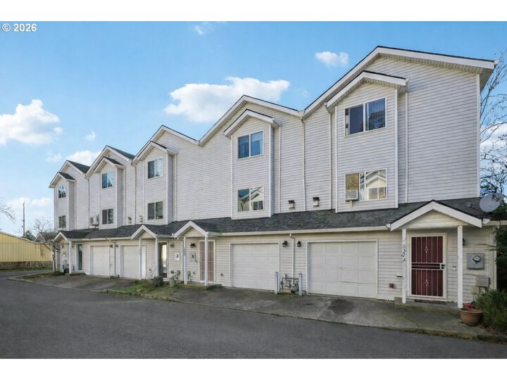 Property Photo: 2327 SE Lee Ln OR 97233