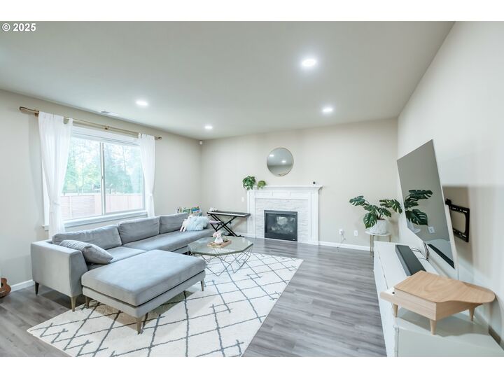 Property Photo: 3150 Duane Ct OR 97322