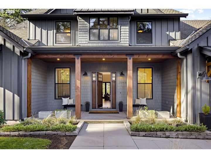 Property Photo:  2065 SW 75th Ave  OR 97225 