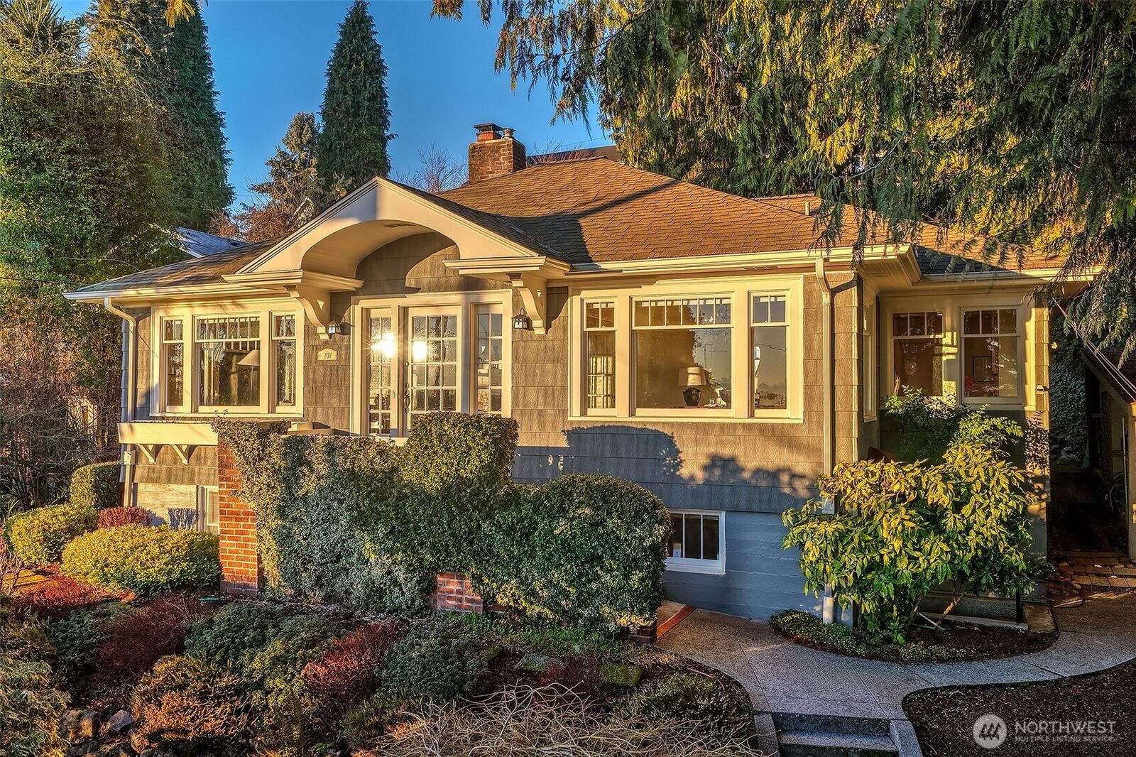 Property Photo:  707  Lake Washington Boulevard S  WA 98144 