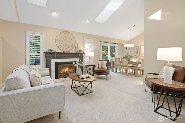 Property Photo:  975 NW Inneswood Place  WA 98027 