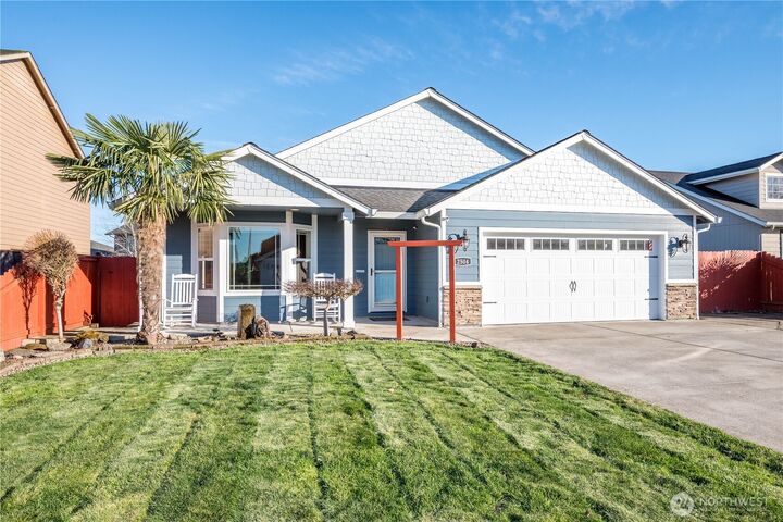 Property Photo: 2504 Redwood Avenue WA 98632