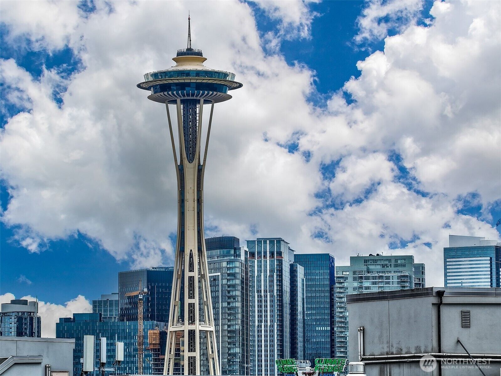 Property Photo:  626  4th Avenue W 305  WA 98119 