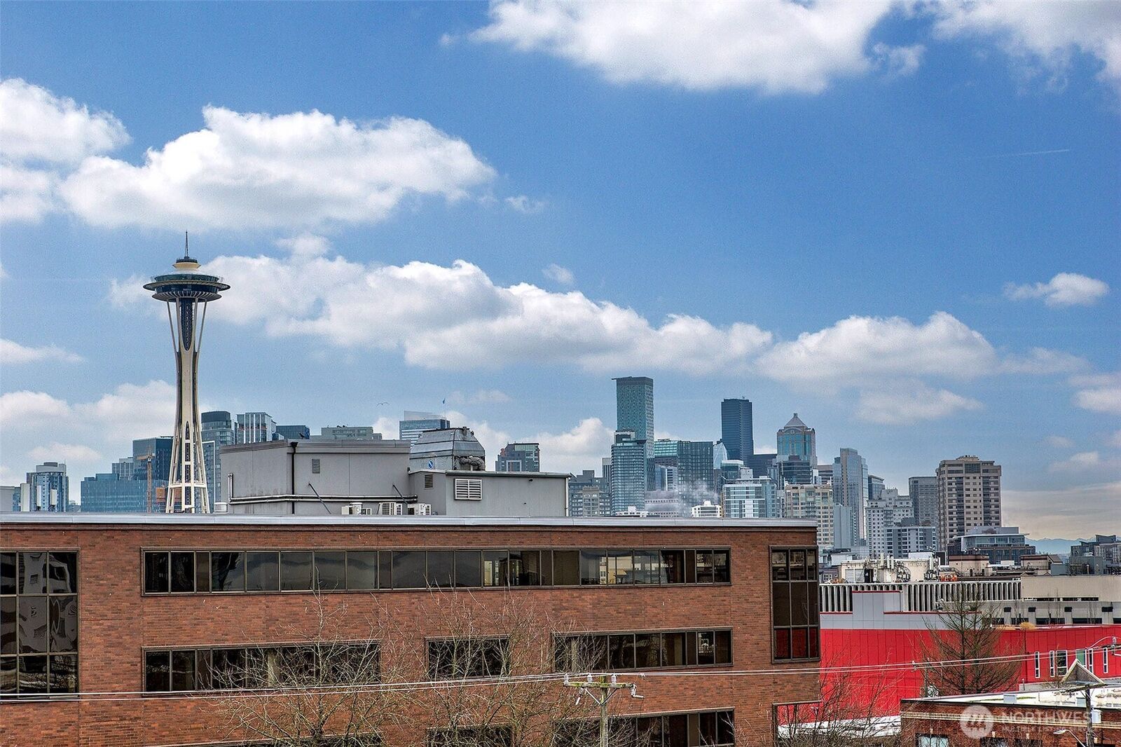 Property Photo:  626  4th Avenue W 305  WA 98119 