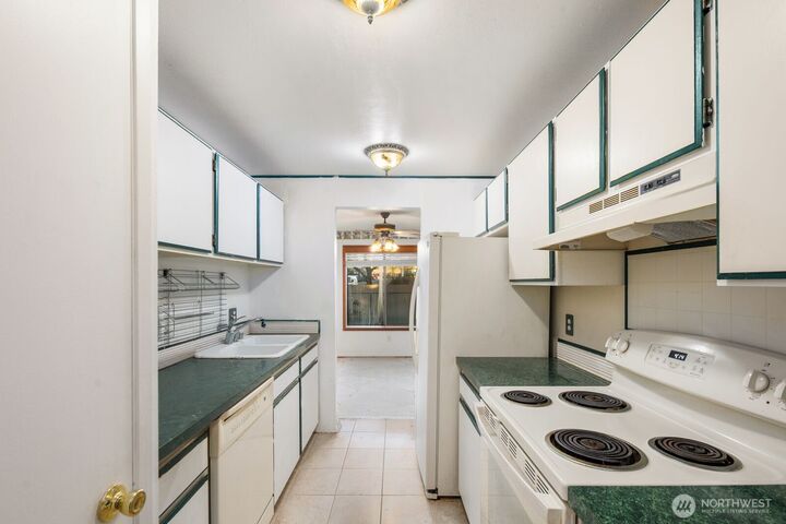 Property Photo:  1414  154th Avenue NE 4406  WA 98007 