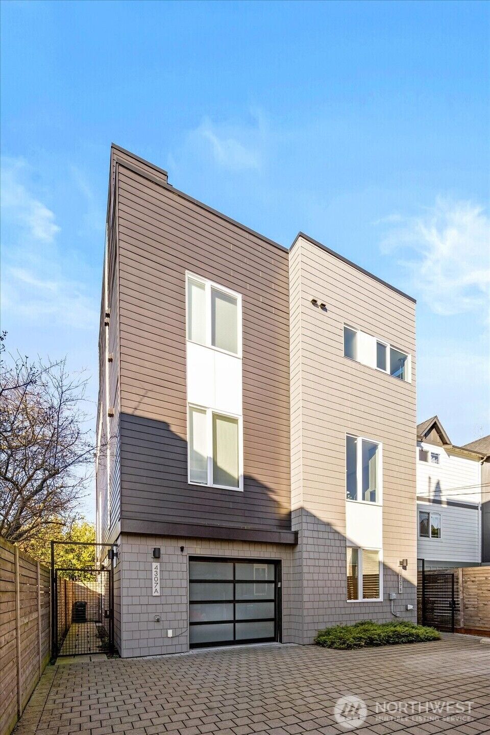 Property Photo:  4307  Francis Avenue N B  WA 98103 