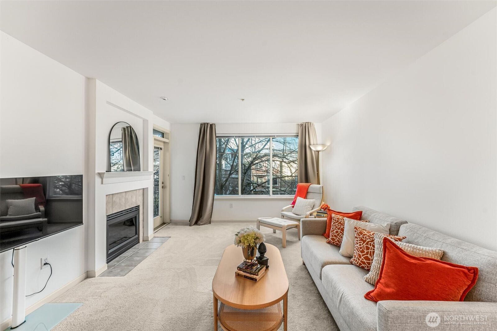 Property Photo:  1525 NW 57th Street 302  WA 98107 