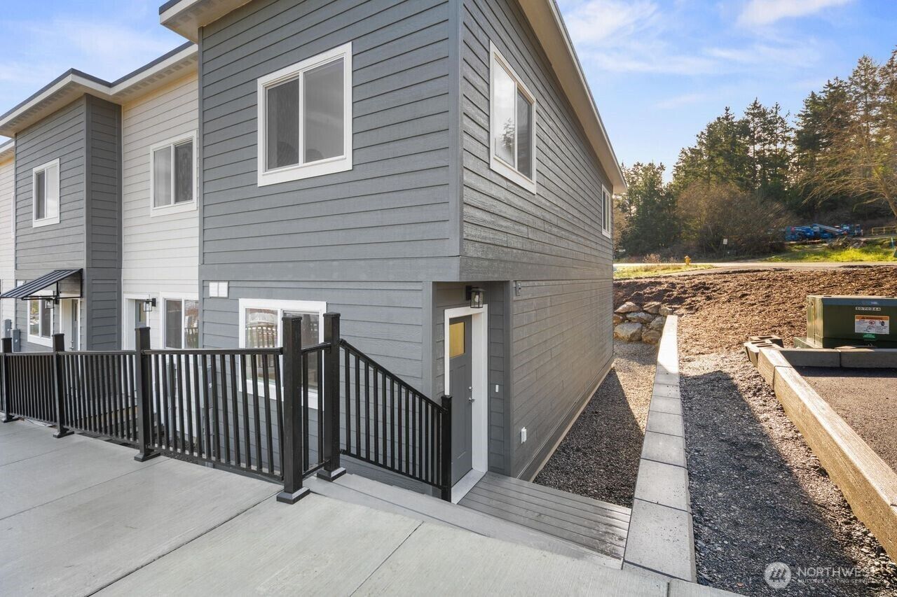 Property Photo:  1032 1  Guard Street  WA 98250 