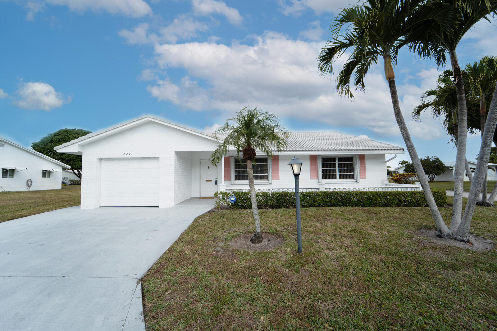 Property Photo: 2201 SW 22nd Way SW FL 33426