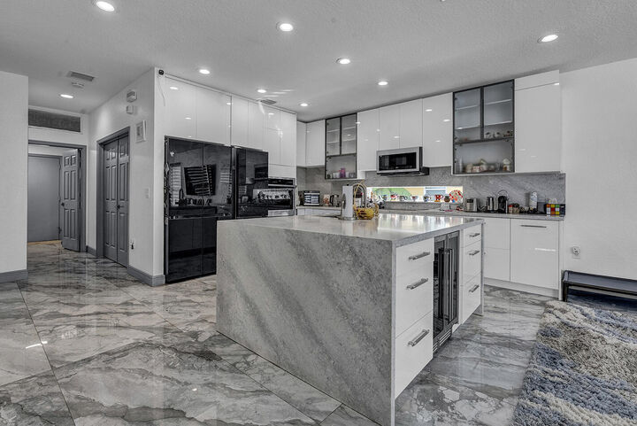 Property Photo:  15643 Messina Isle Court  FL 33446 