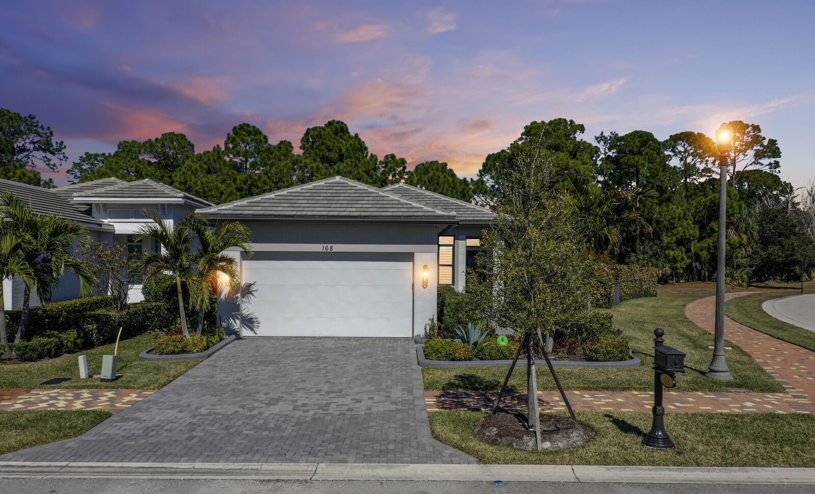 Property Photo: 168 SE Strada Cervaro FL 34952