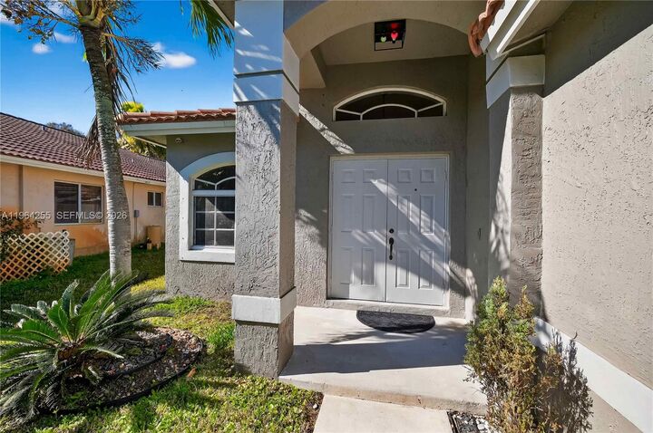 Property Photo:  160 SW 206th Ave  FL 33029 