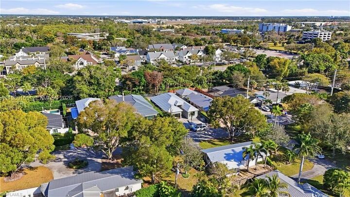 Property Photo:  1050 13th St N  FL 34102 